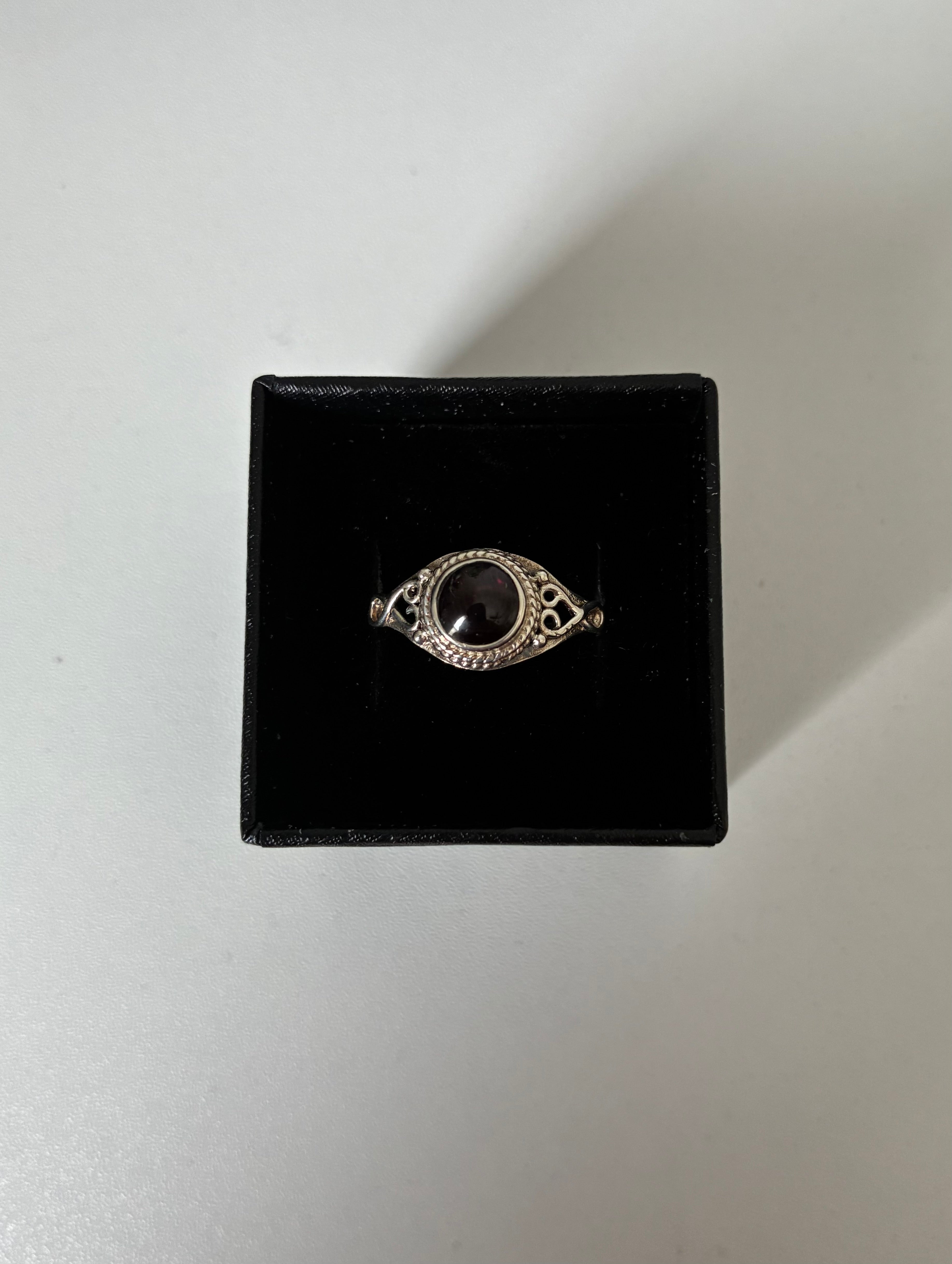 Garnet 925ss ring